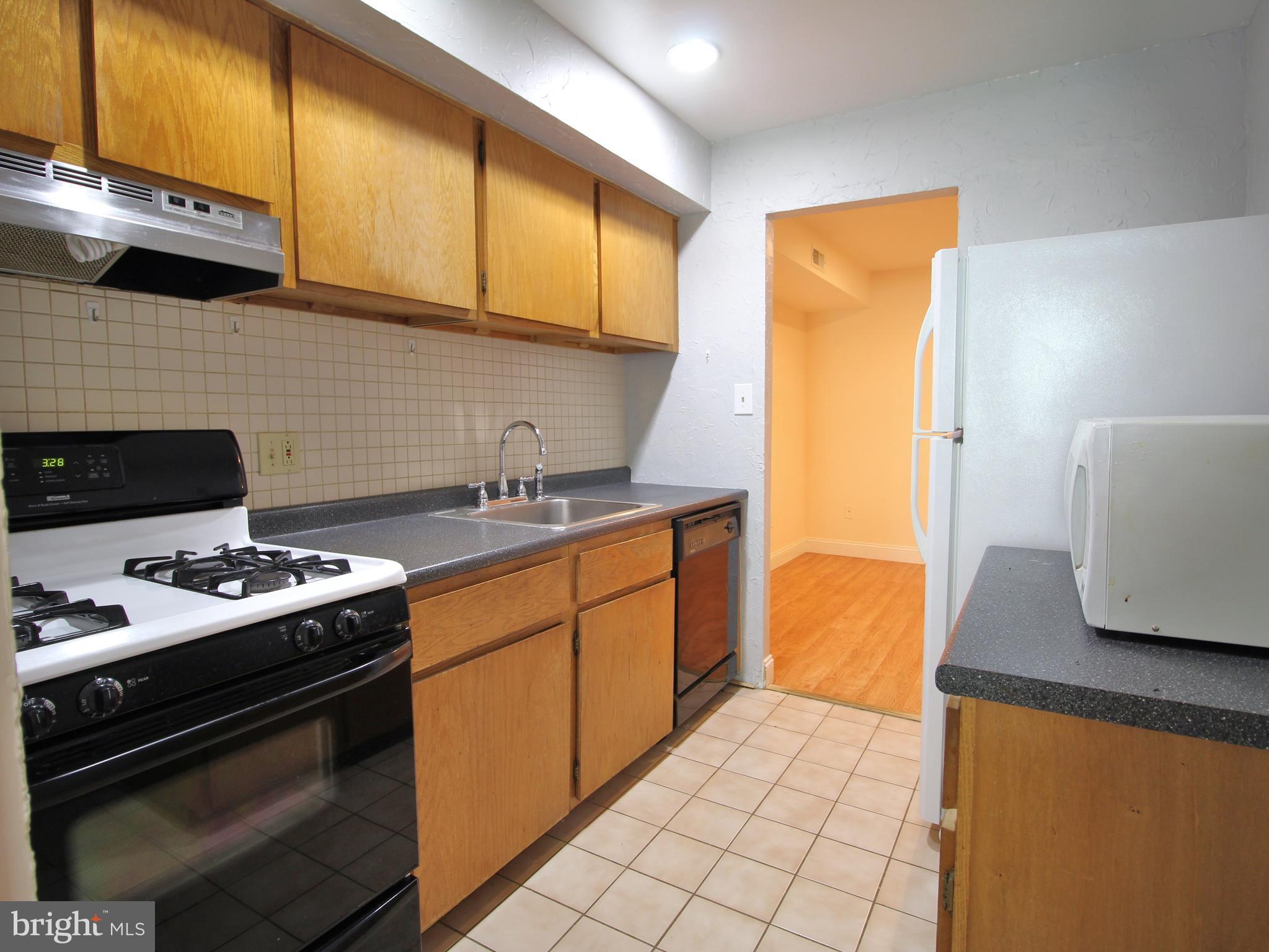 FALLS PLAZA - Residential Lease