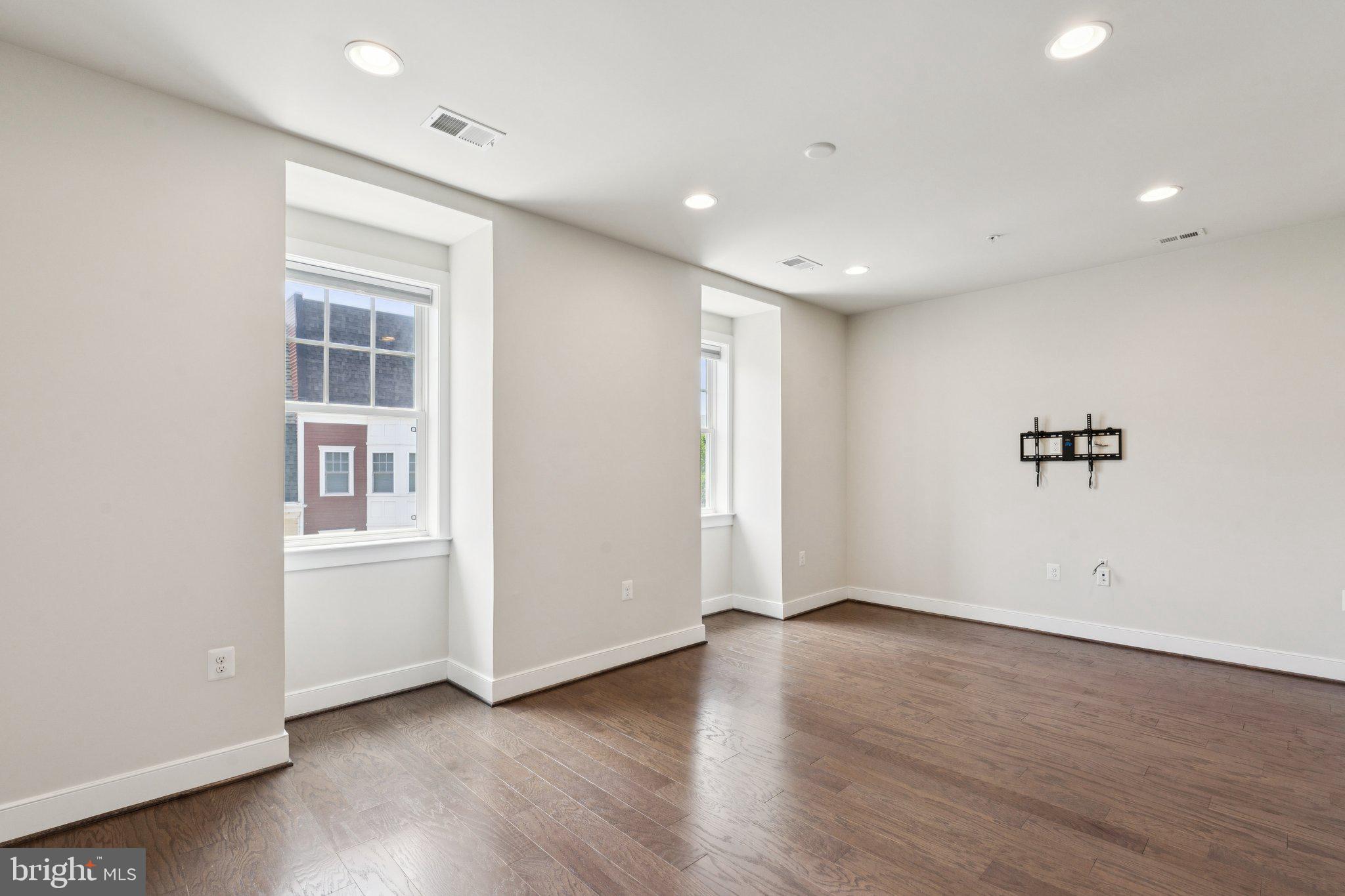 POTOMAC YARD - Residential Lease