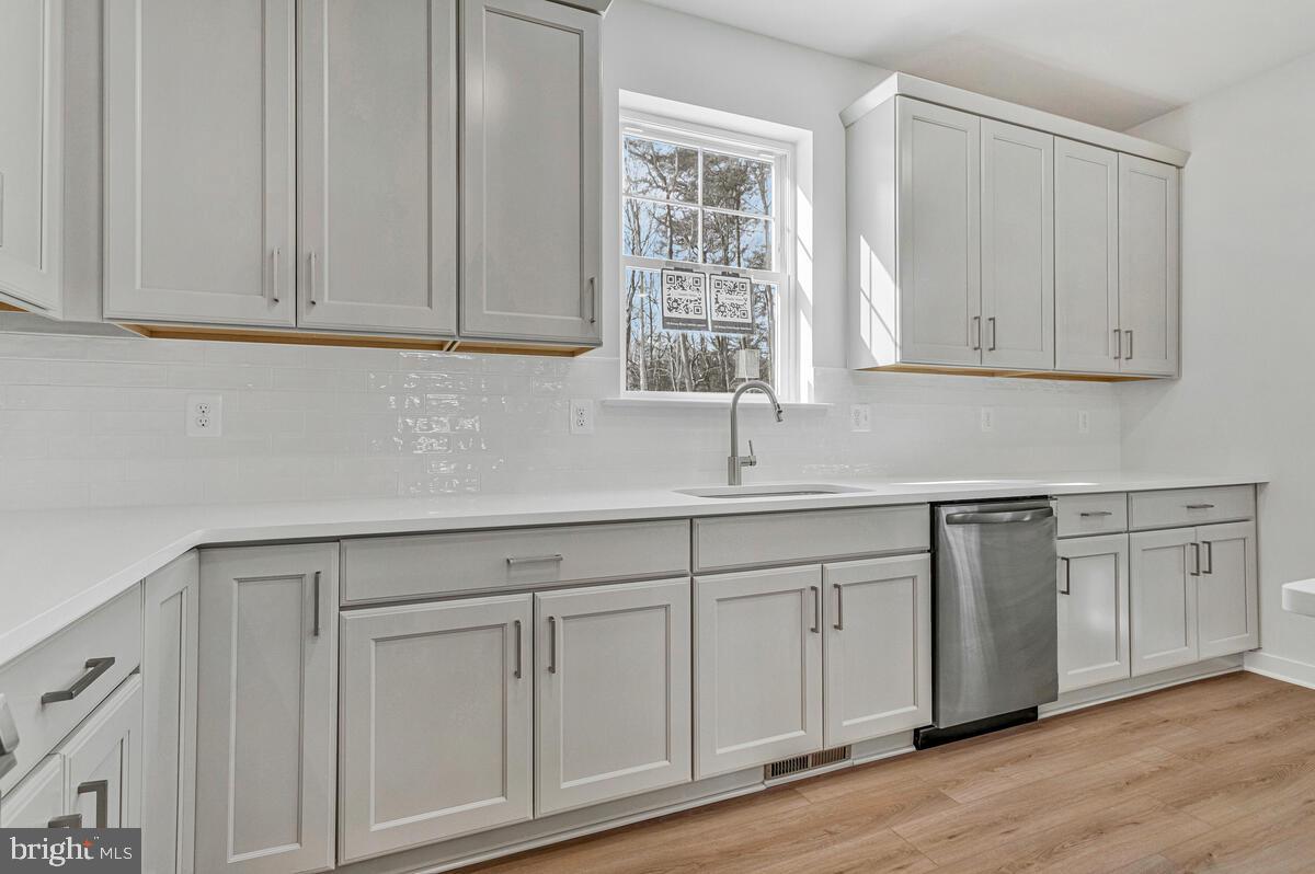 QUEEN ANNE COLONY - Residential