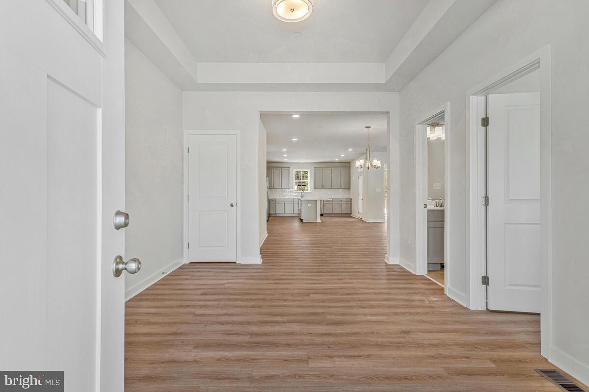 QUEEN ANNE COLONY - Residential