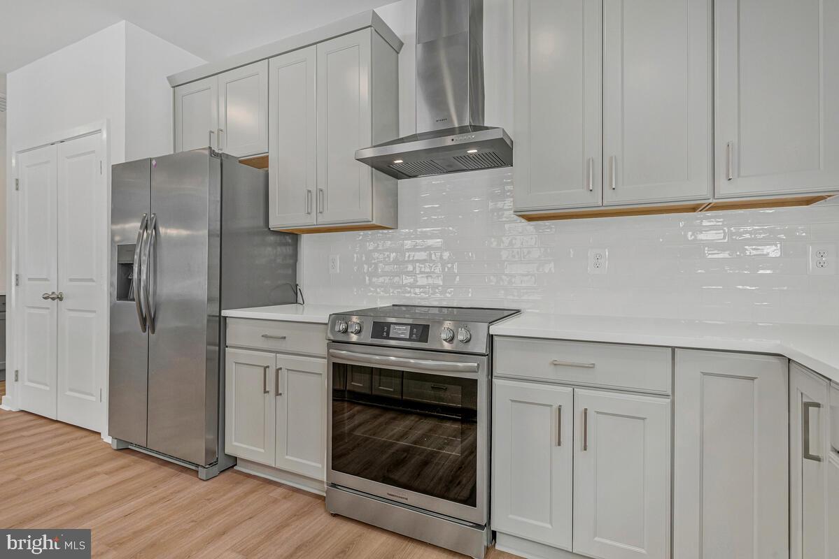 QUEEN ANNE COLONY - Residential