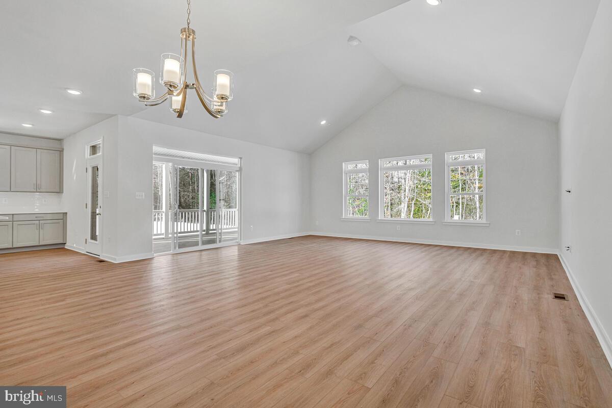 QUEEN ANNE COLONY - Residential