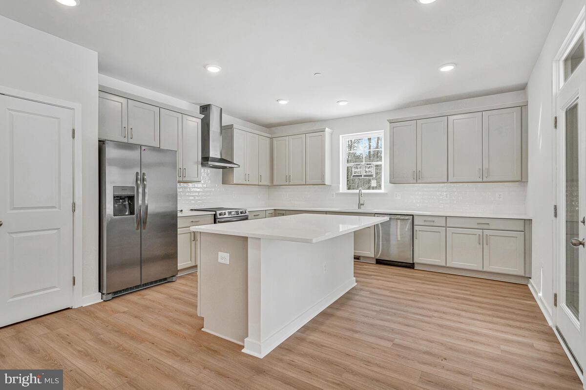 QUEEN ANNE COLONY - Residential