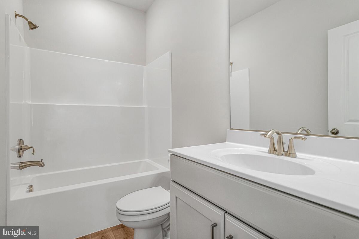 QUEEN ANNE COLONY - Residential