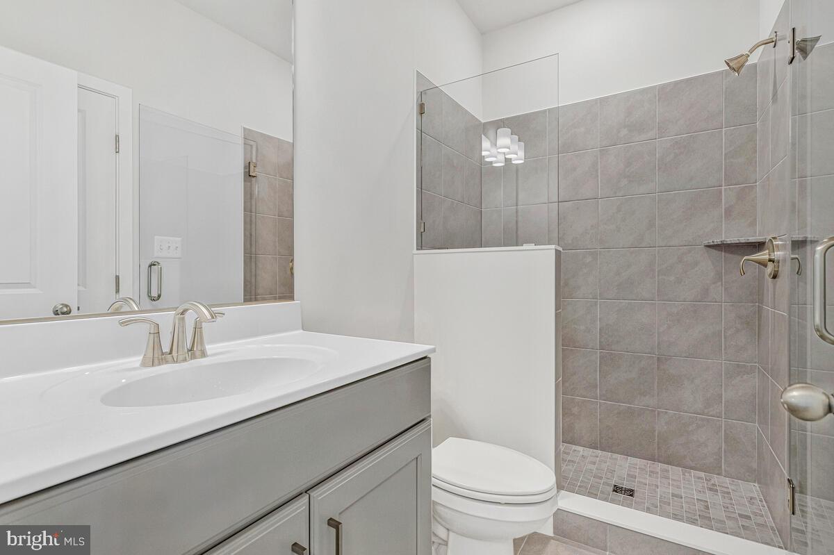 QUEEN ANNE COLONY - Residential