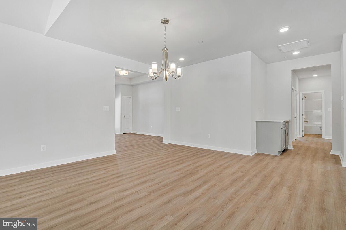 QUEEN ANNE COLONY - Residential