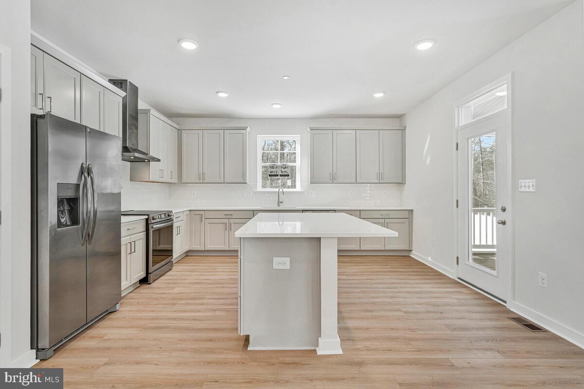 QUEEN ANNE COLONY - Residential