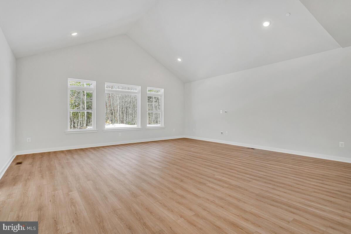 QUEEN ANNE COLONY - Residential