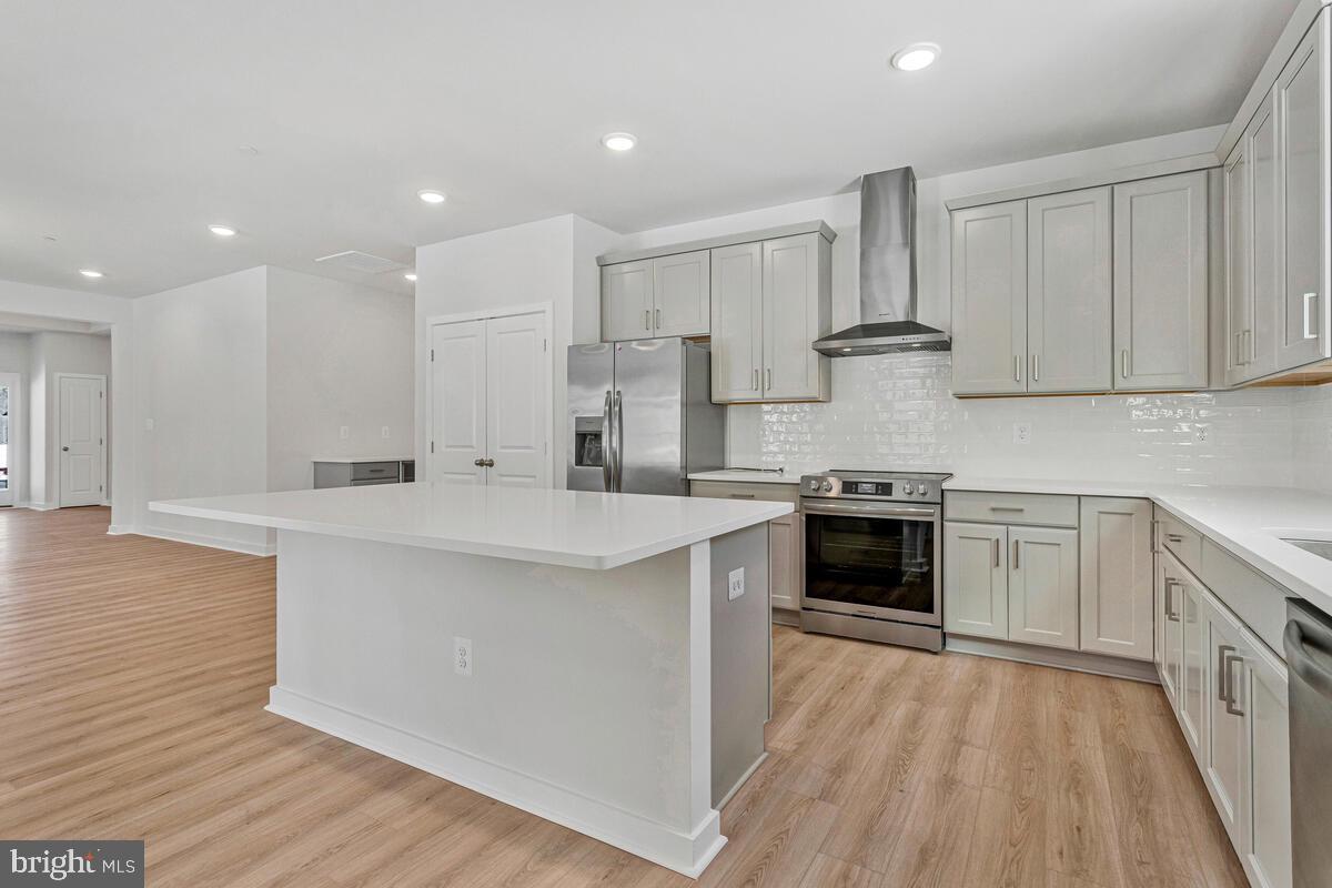 QUEEN ANNE COLONY - Residential