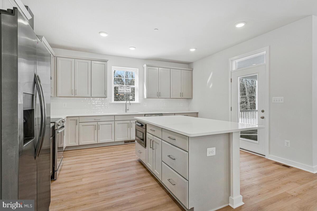 QUEEN ANNE COLONY - Residential