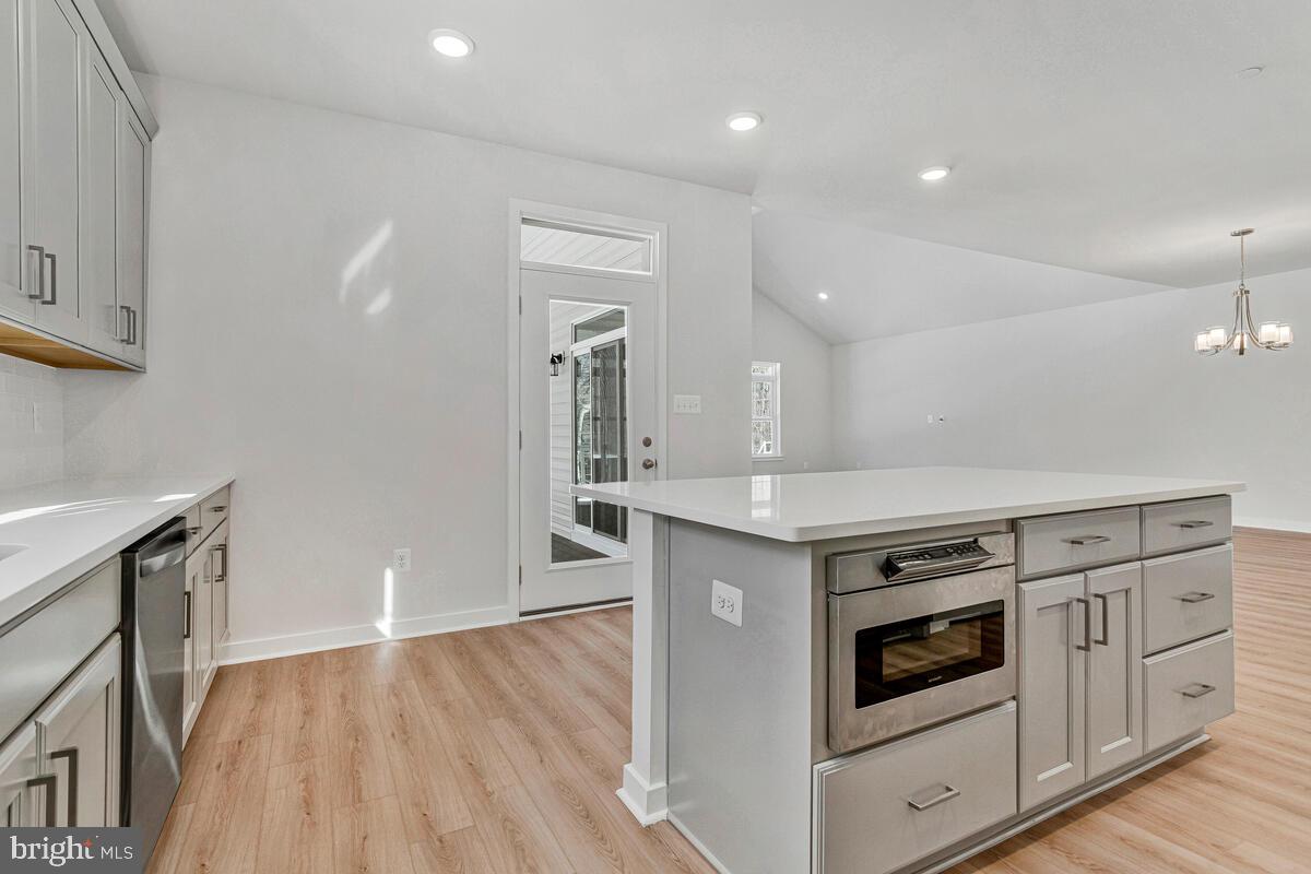 QUEEN ANNE COLONY - Residential