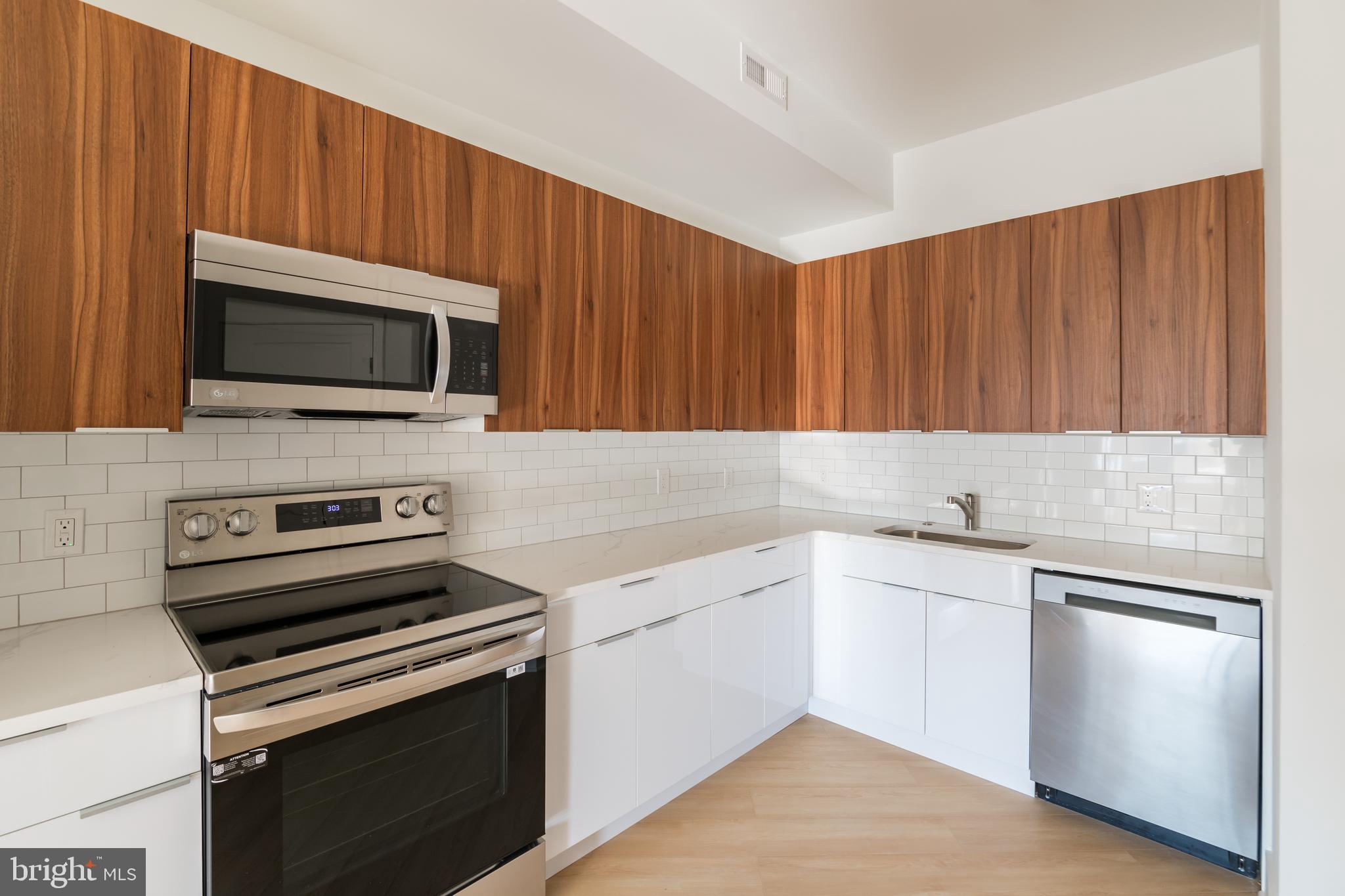 UNIVERSITY CITY - Residential Lease