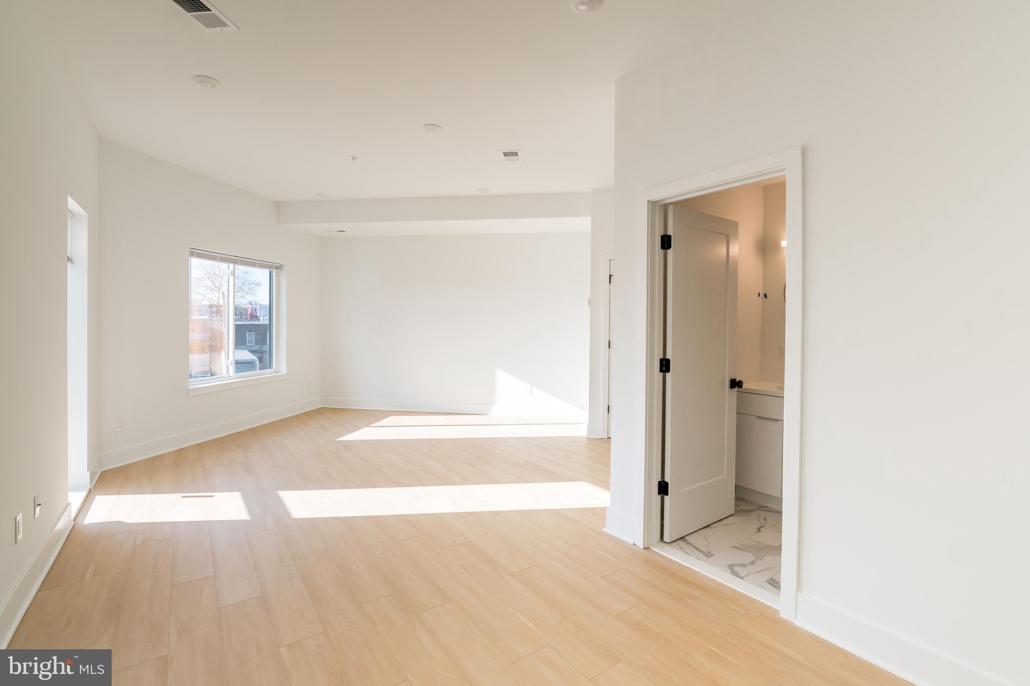 UNIVERSITY CITY - Residential Lease