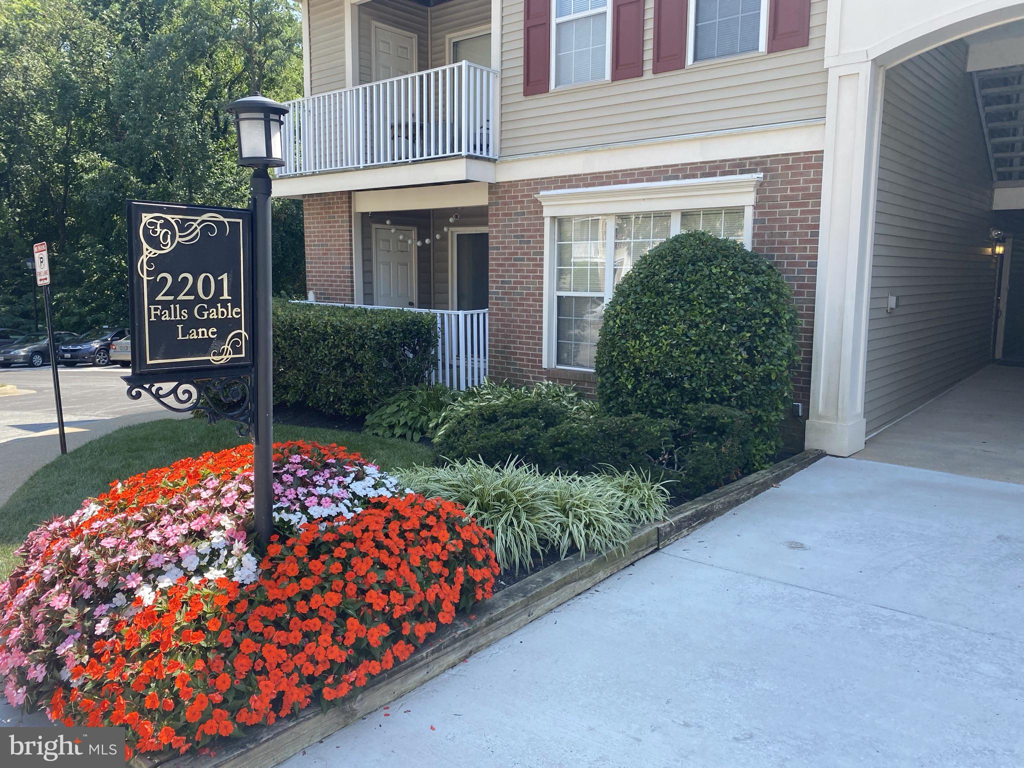 FALLS GABLE - Residential