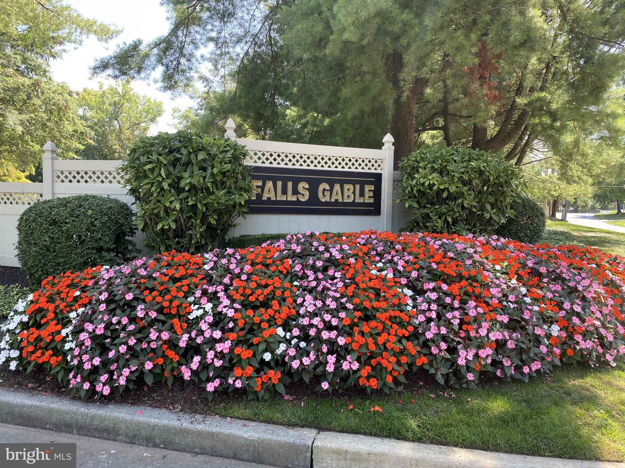 FALLS GABLE - Residential