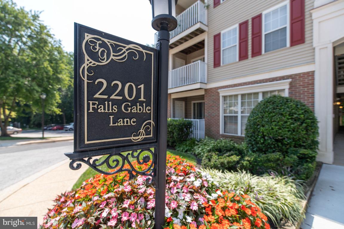 FALLS GABLE - Residential