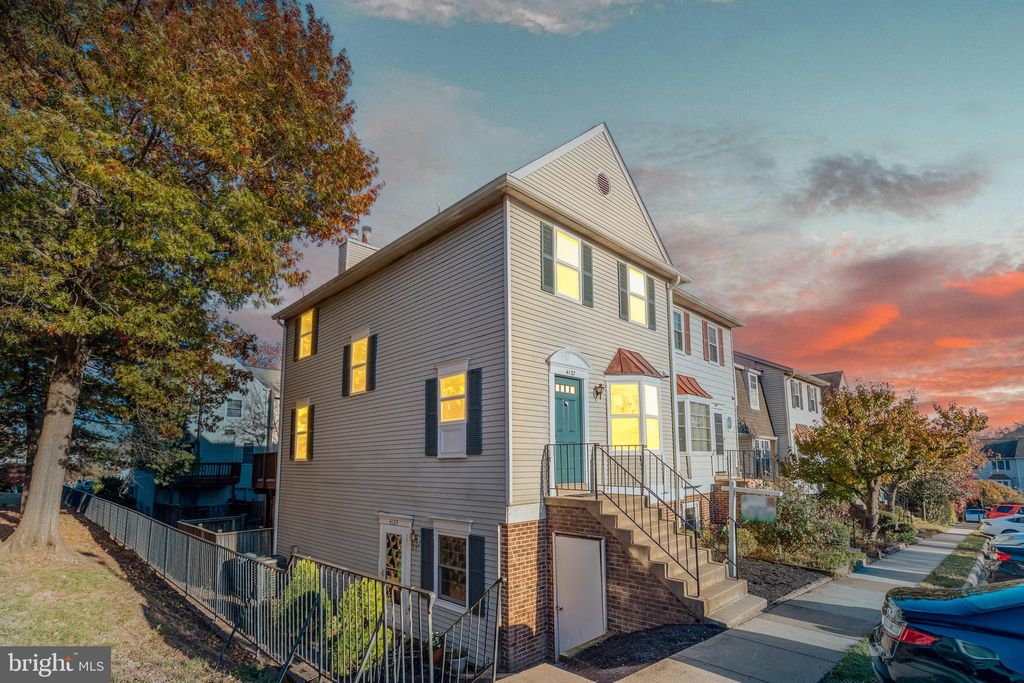 Photo of 4127 Weeping Willow Court #142-A, CHANTILLY, VA 20151 (MLS # VAFX2278060)