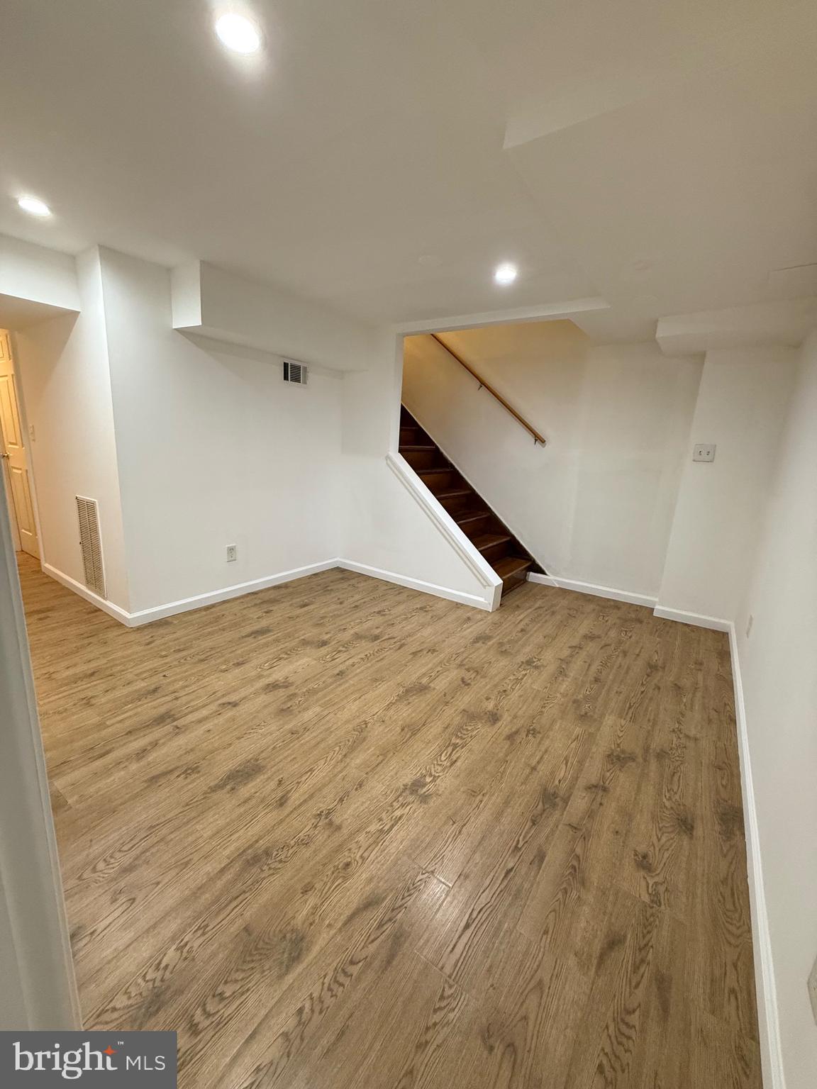 SCHROM HILLS - Residential Lease