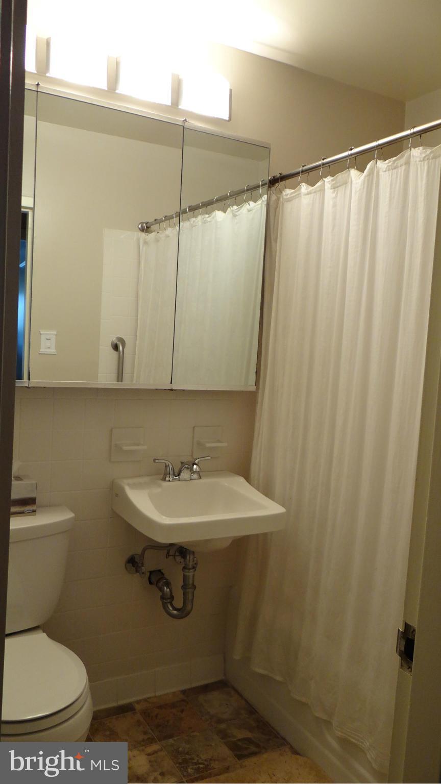 HAMLET HOUSE - Residential Lease