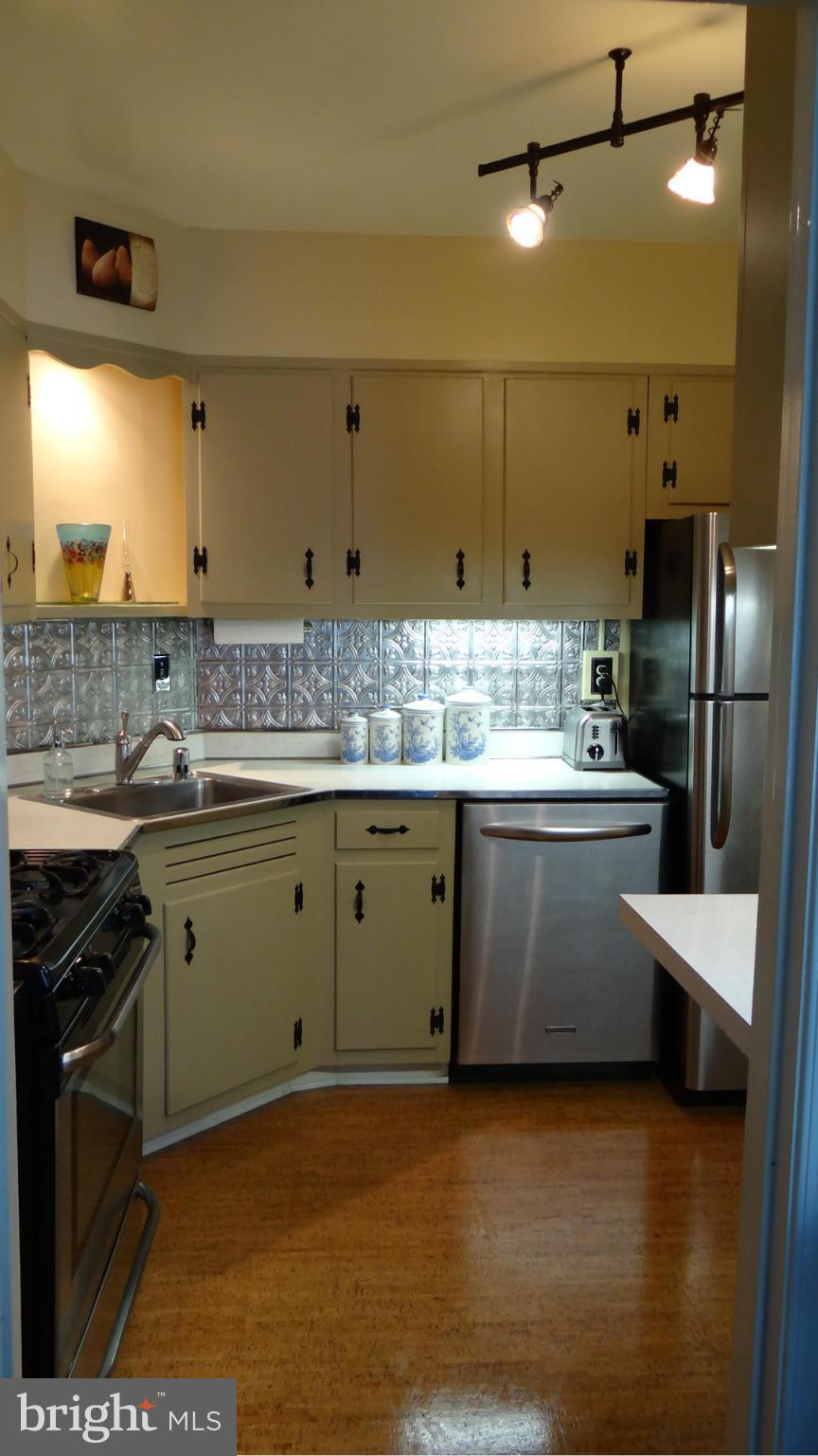 HAMLET HOUSE - Residential Lease