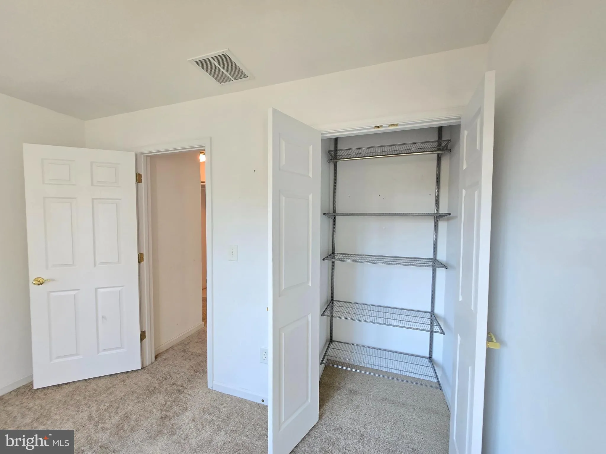 Pasadena, Maryland 21122, United States, 3 Bedrooms Bedrooms, ,3 BathroomsBathrooms,Residential,Pending,32045