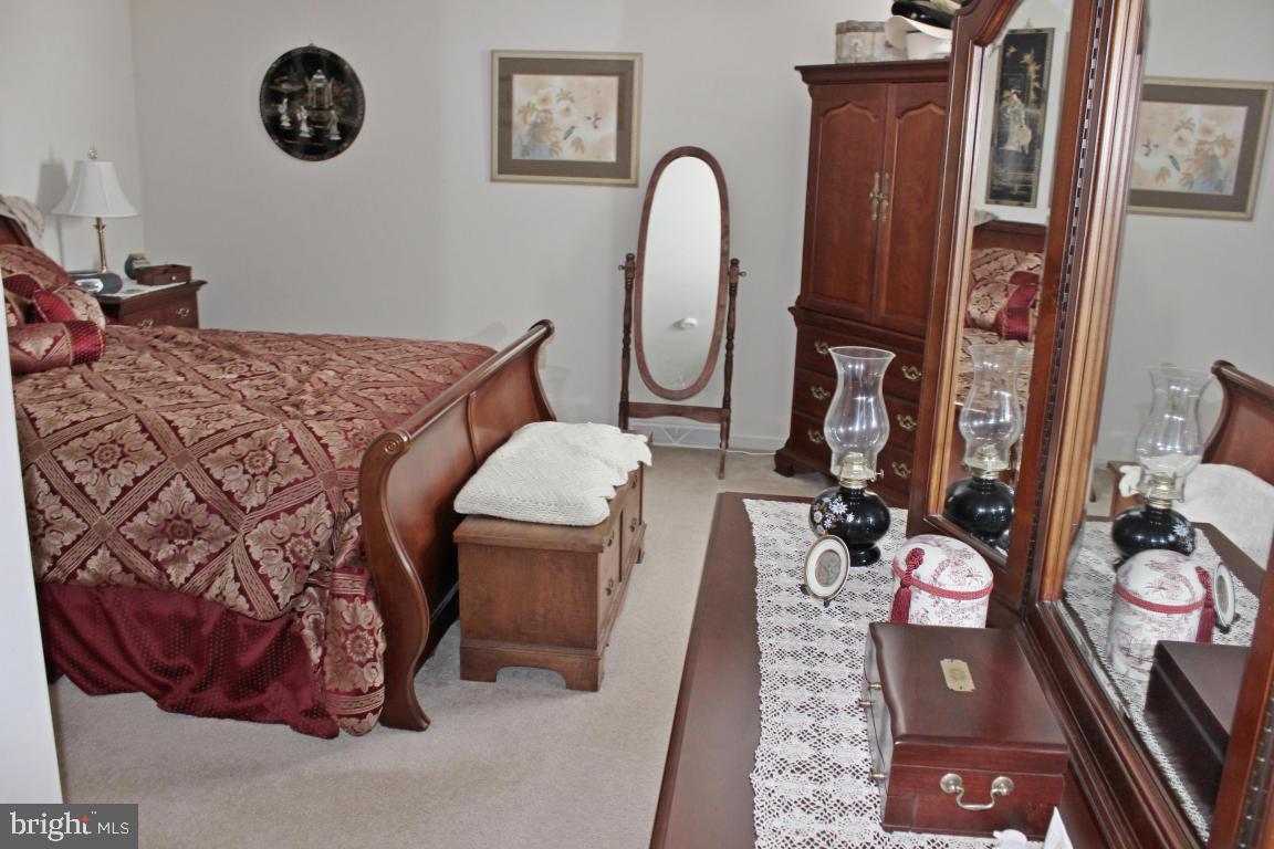 SUTHERLAND AT WOODS EDGE - Residential