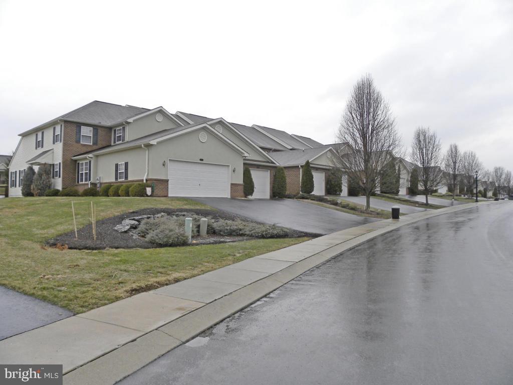 SUTHERLAND AT WOODS EDGE - Residential