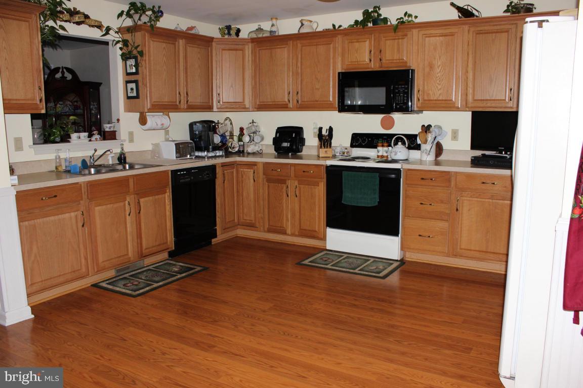 SUTHERLAND AT WOODS EDGE - Residential