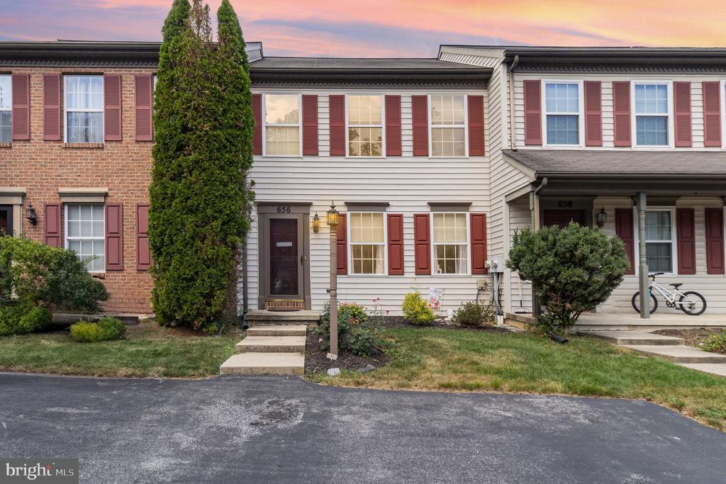 Photo of 656 Rockwood Drive, ELIZABETHTOWN, PA 17022 (MLS # PALA2075620)