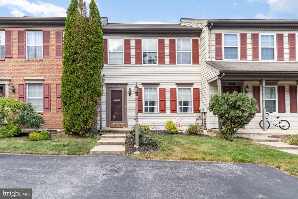 Photo of 656 Rockwood Drive, ELIZABETHTOWN, PA 17022 (MLS # PALA2075620)
