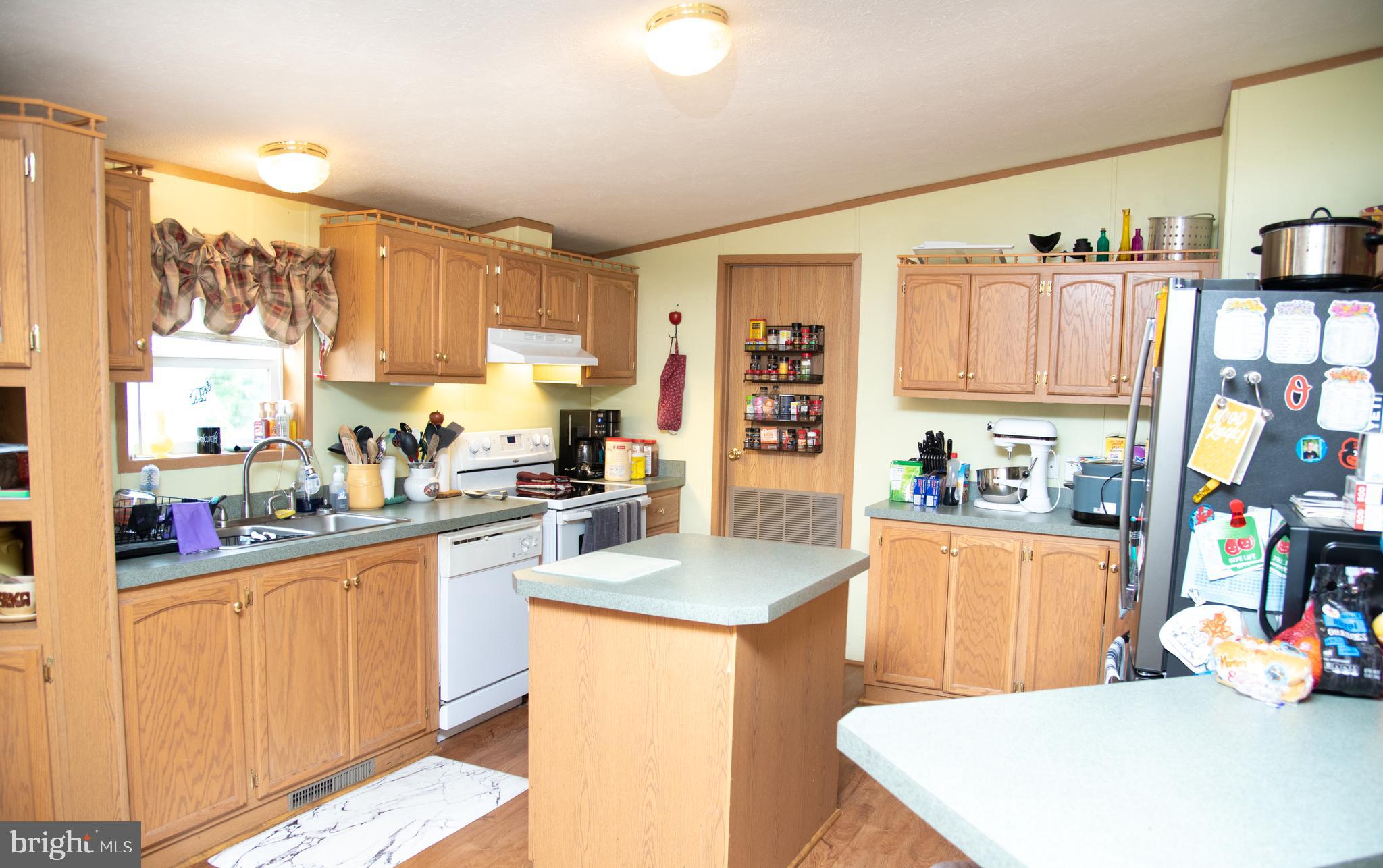 EAGLE VIEW MOBILE HOME PK - Residential