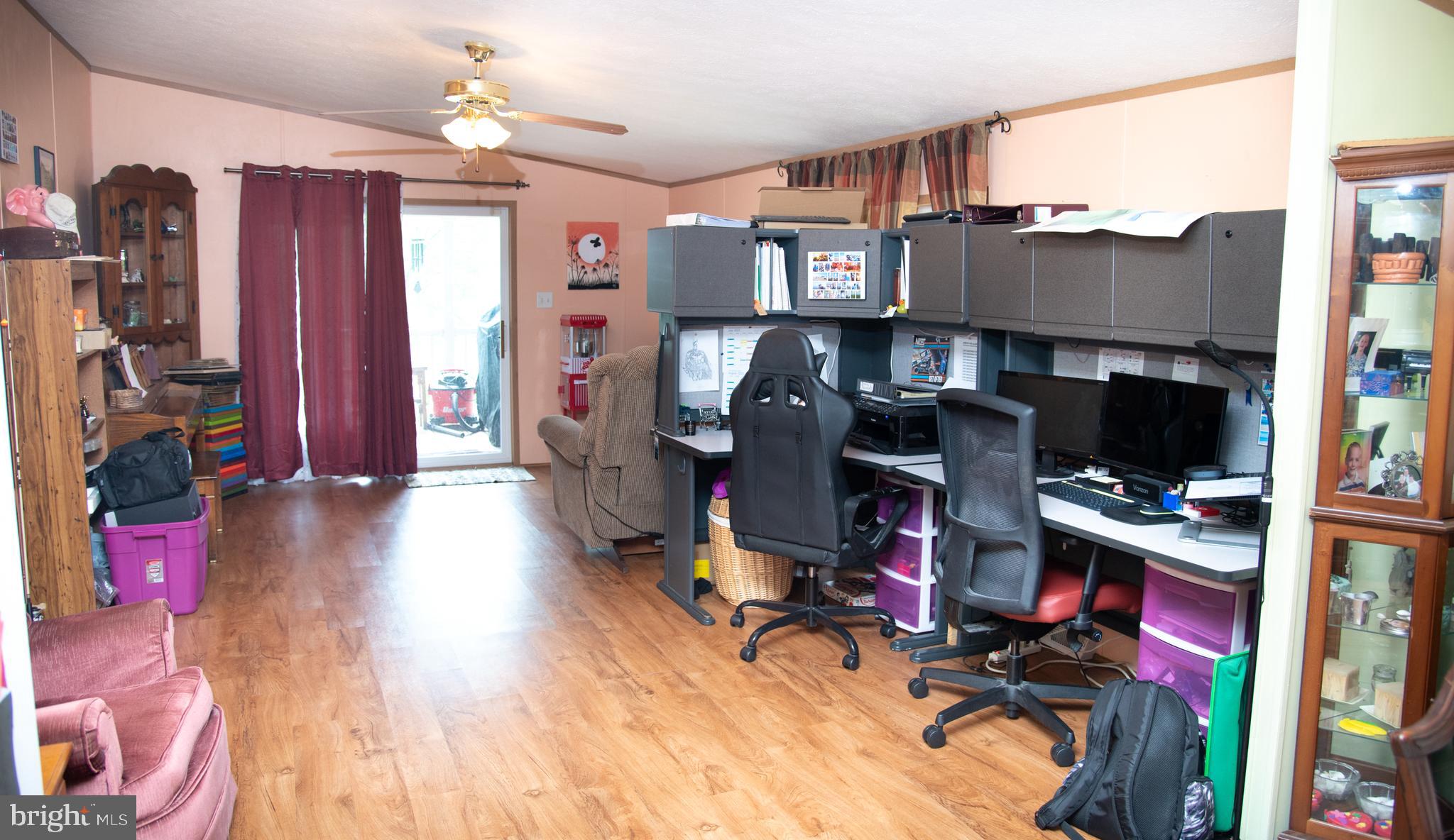 EAGLE VIEW MOBILE HOME PK - Residential