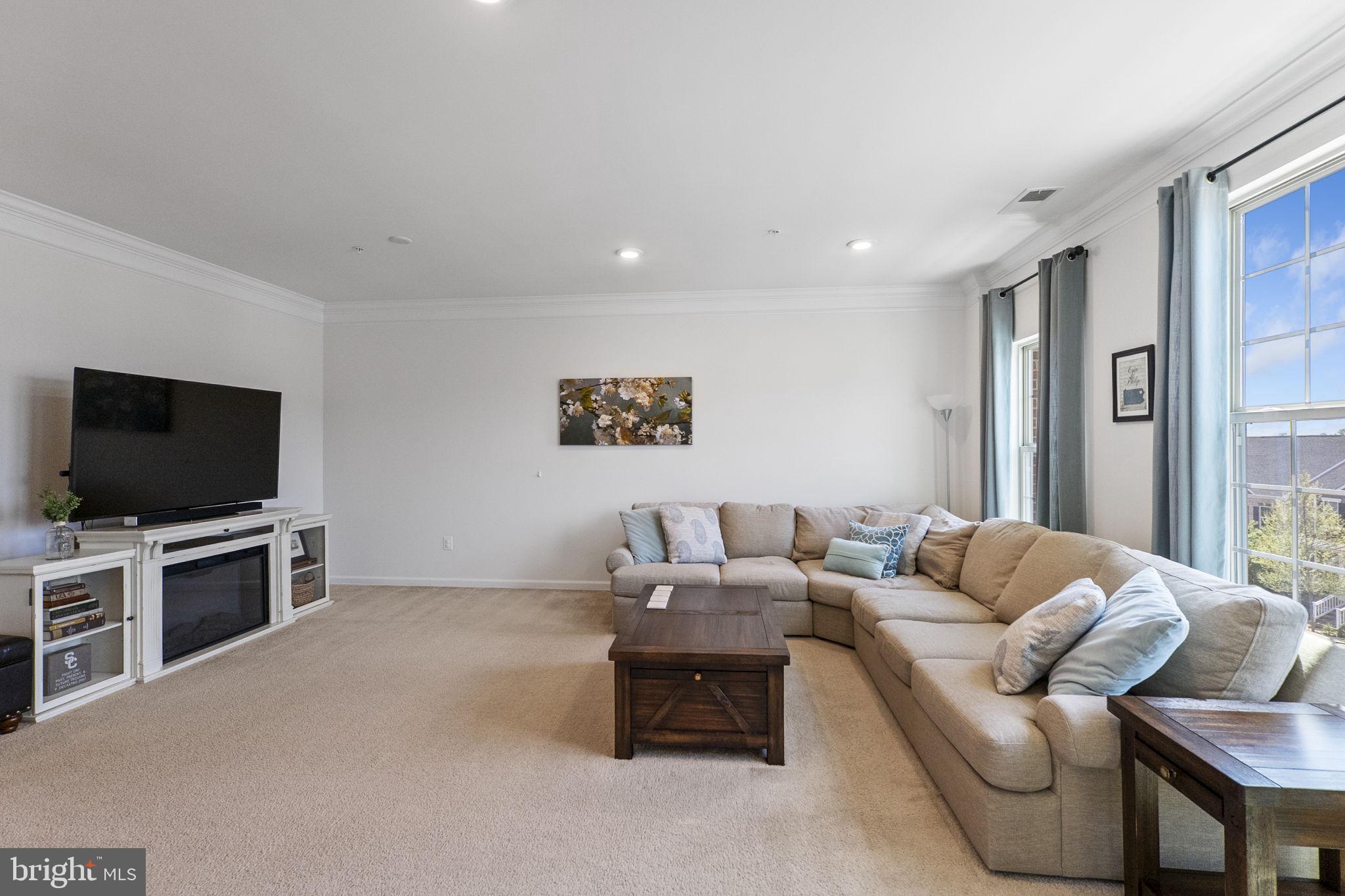 22035 BROADWAY AVENUE 401F