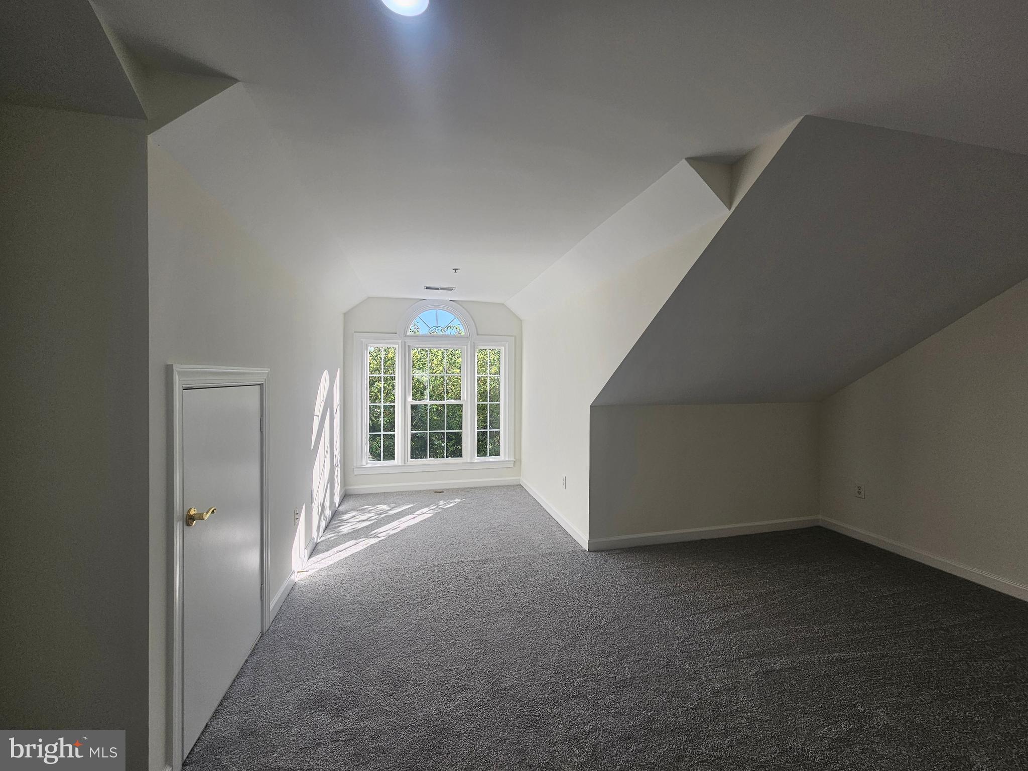 MCLEAN RIDGE - Residential