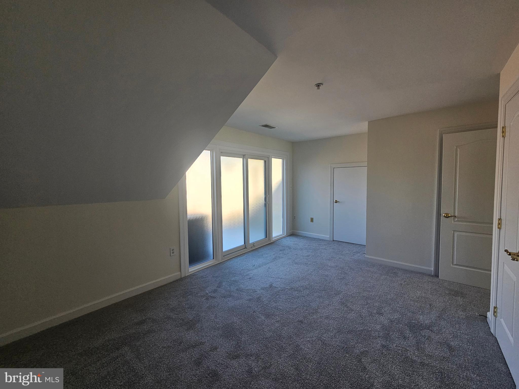 MCLEAN RIDGE - Residential