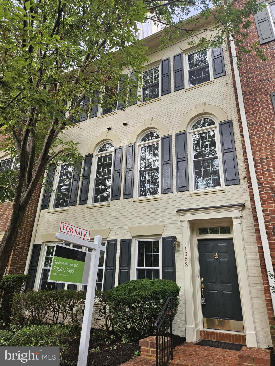 1652 COLONIAL HILLS DRIVE