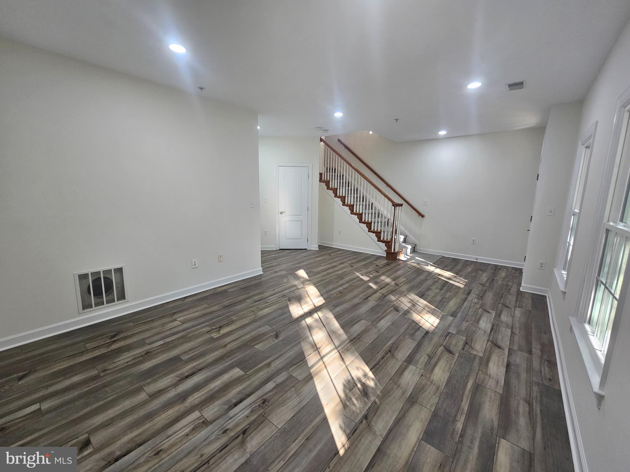 1652 COLONIAL HILLS DRIVE
