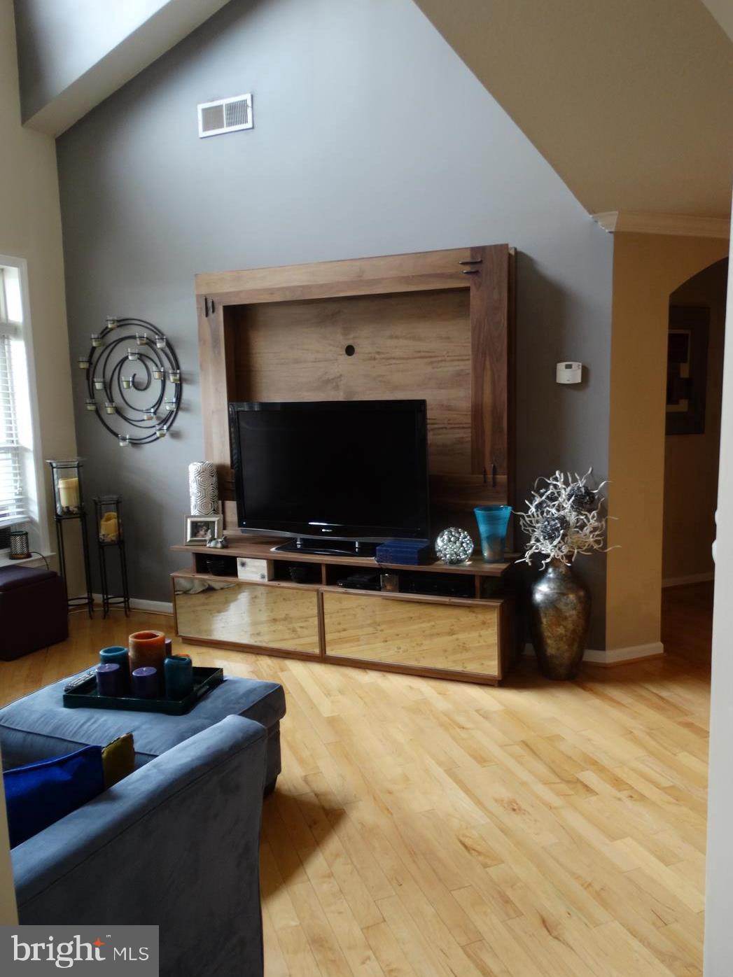 STRATFORD CLUB - Residential Lease