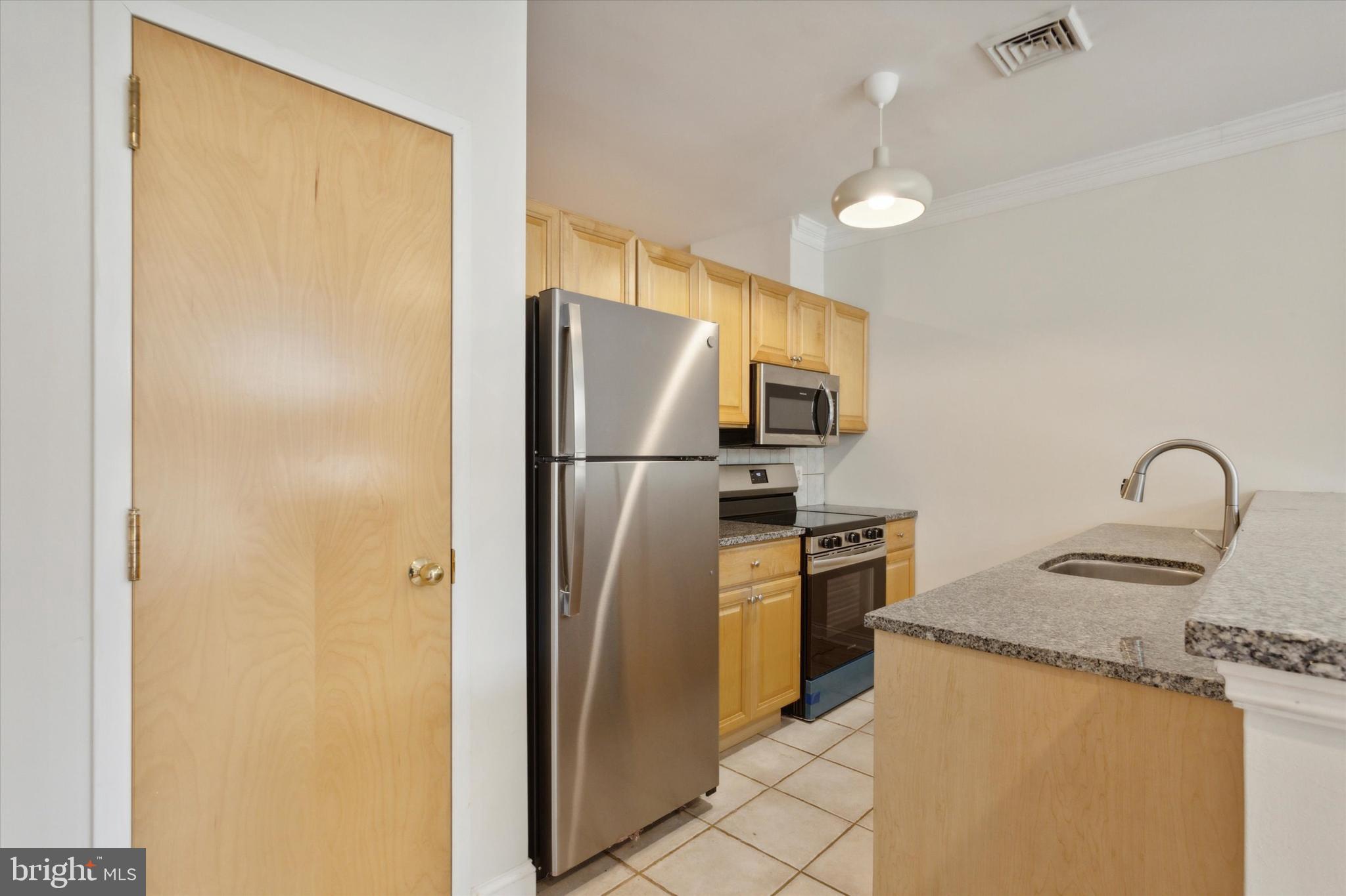 415 S 19TH STREET 2D