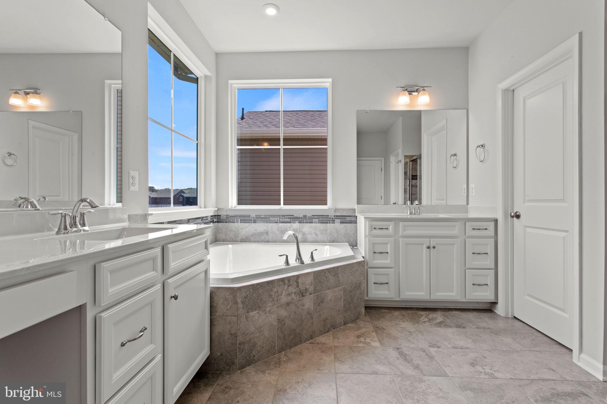 TALLYN RIDGE - Residential