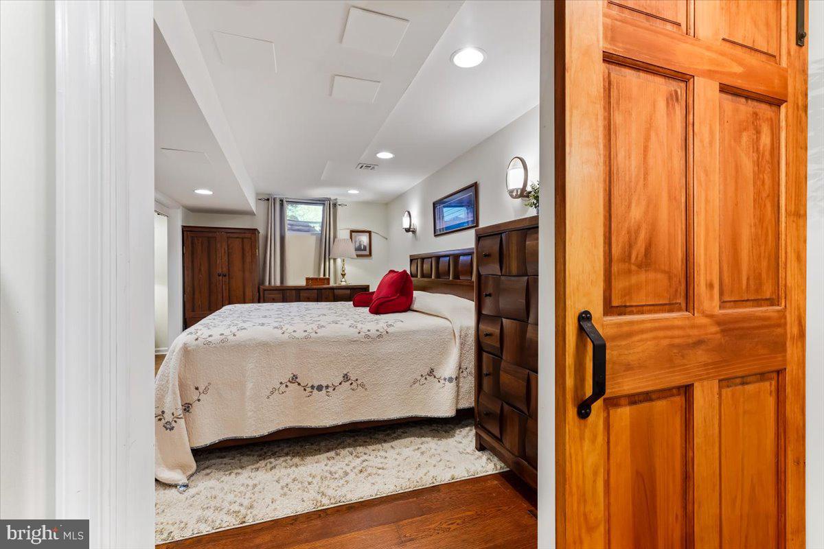 HAWTHORNE LANE - Residential Lease