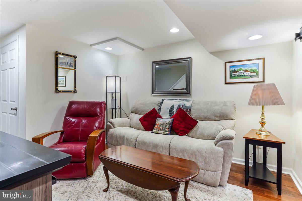 HAWTHORNE LANE - Residential Lease