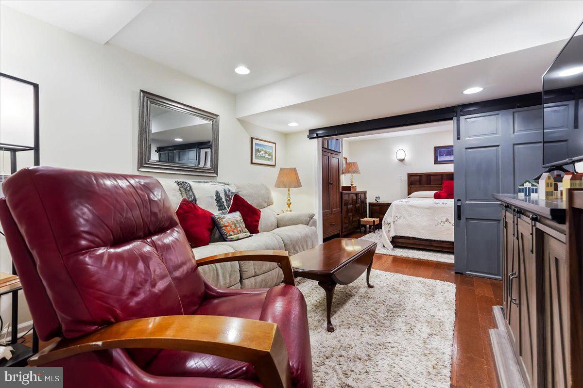 HAWTHORNE LANE - Residential Lease