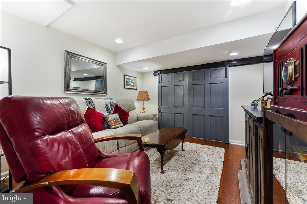 HAWTHORNE LANE - Residential Lease