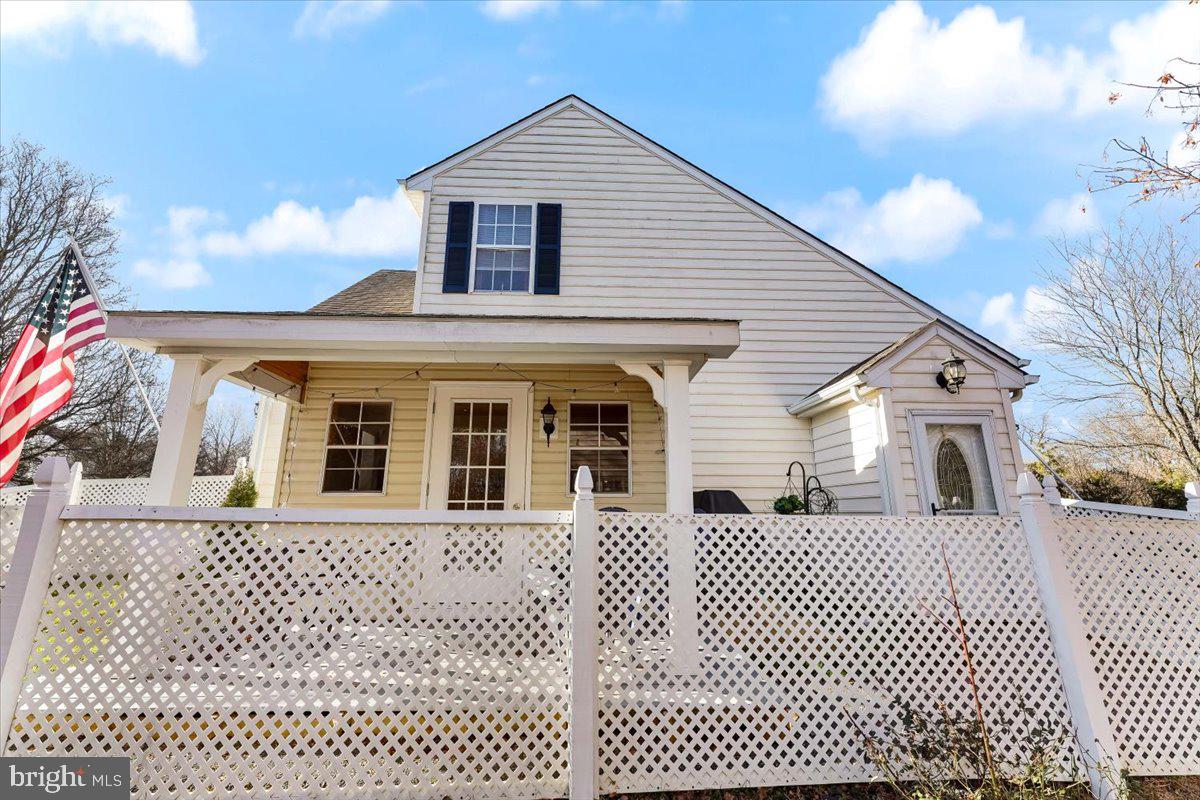 HAWTHORNE LANE - Residential Lease