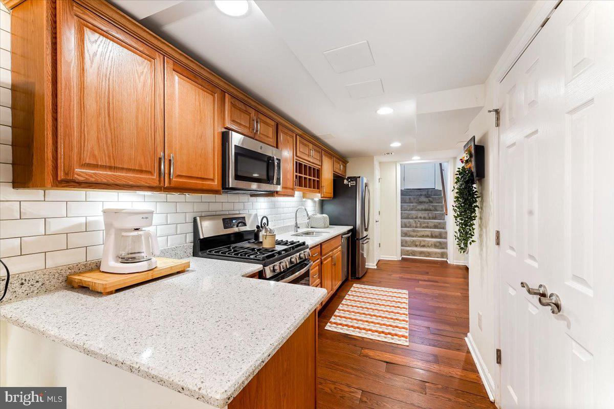 HAWTHORNE LANE - Residential Lease