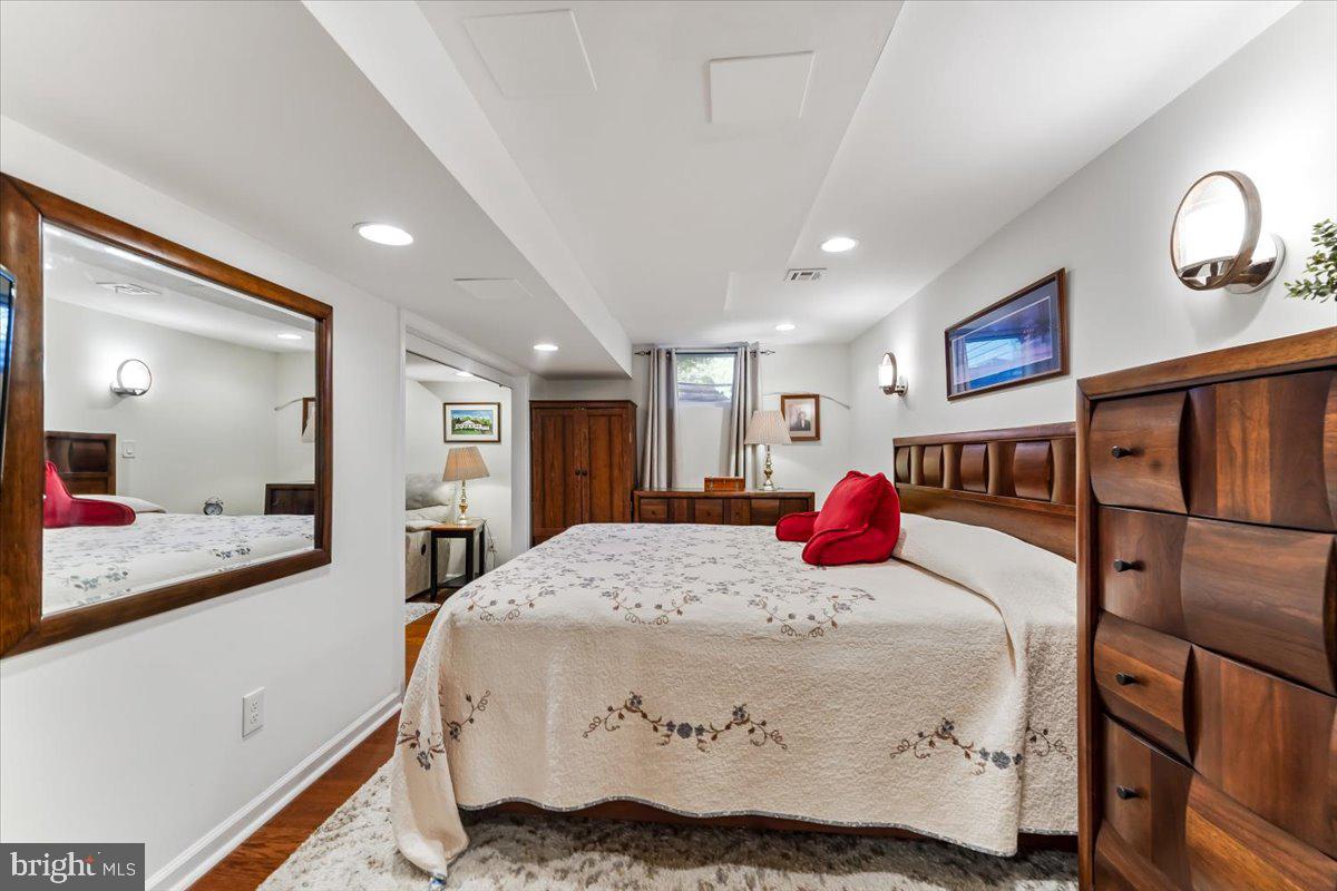 HAWTHORNE LANE - Residential Lease