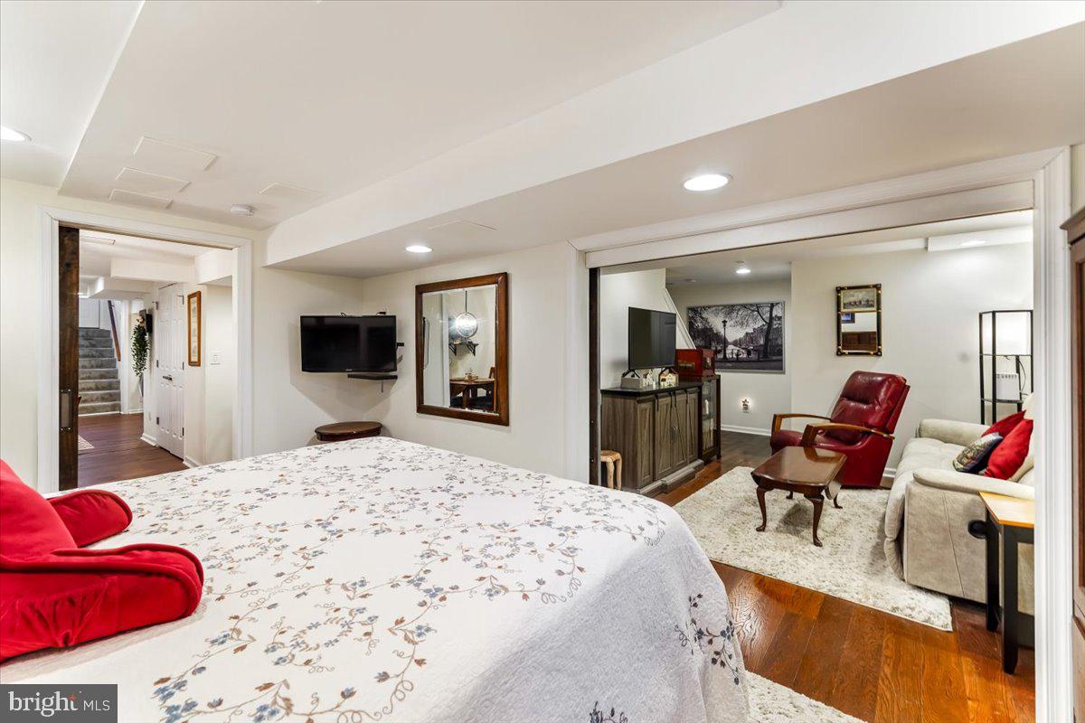 HAWTHORNE LANE - Residential Lease