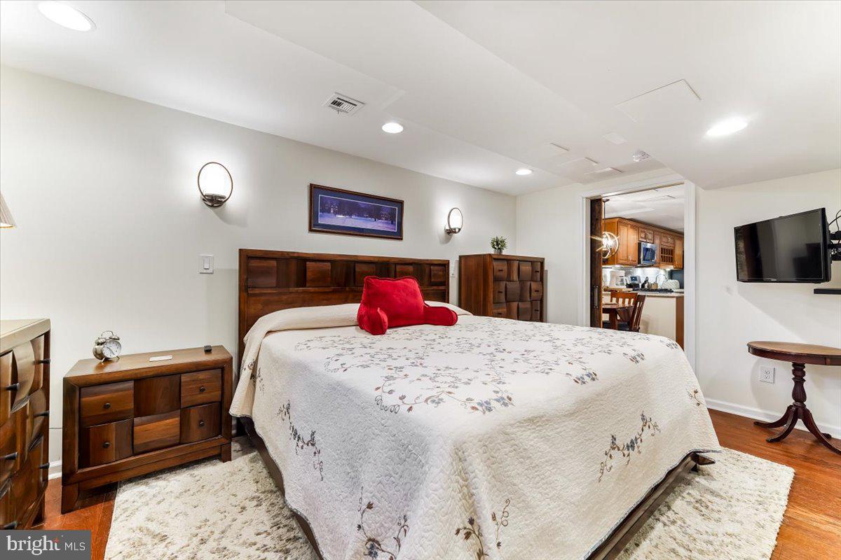 HAWTHORNE LANE - Residential Lease