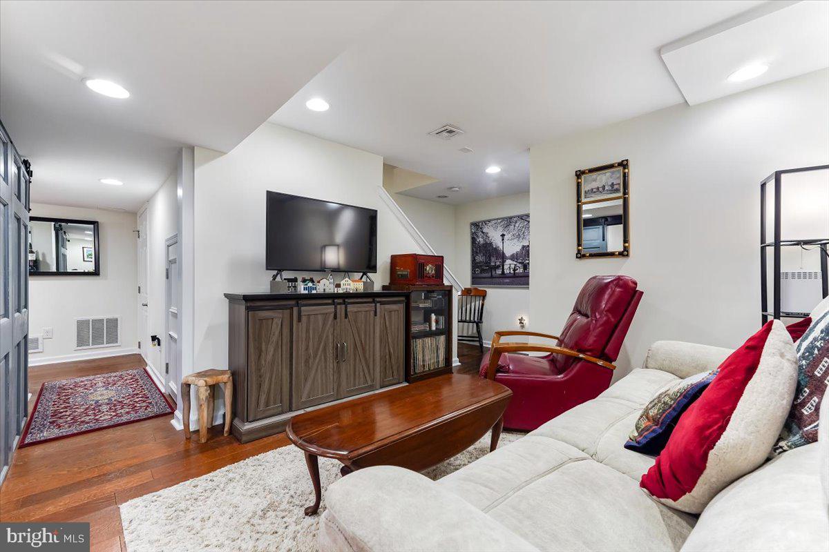 HAWTHORNE LANE - Residential Lease